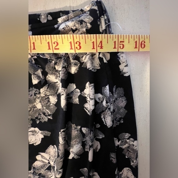 Ellen Tracy flare pants black w/ white flowers wrinkle resistant tie waist S - Picture 9 of 11